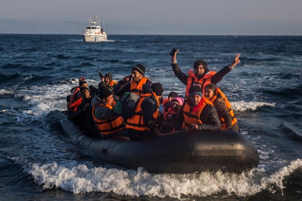 Bildergebnis fÃ¼r FlÃ¼chtlinge mit Schlauchboot